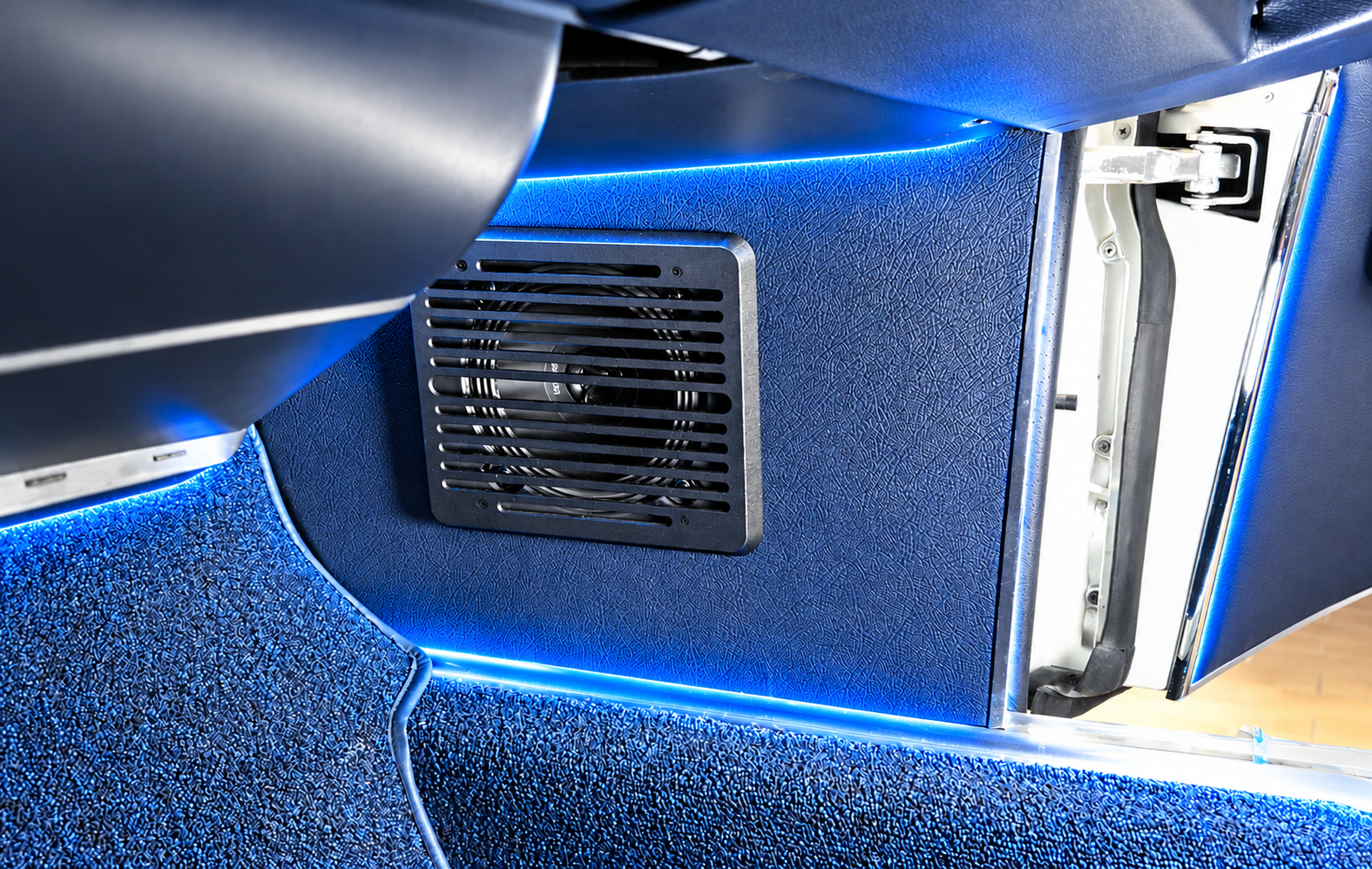 Mercedes W113 - Soundsystem