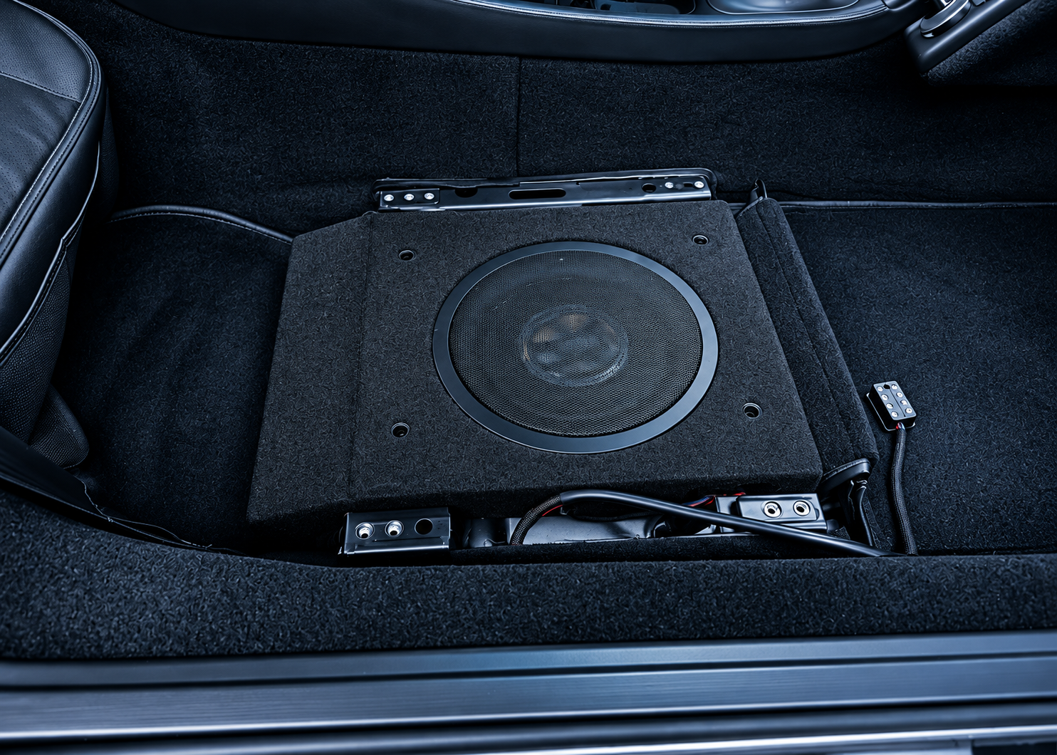 Porsche 964 und 993 Untersitz Subwoofer