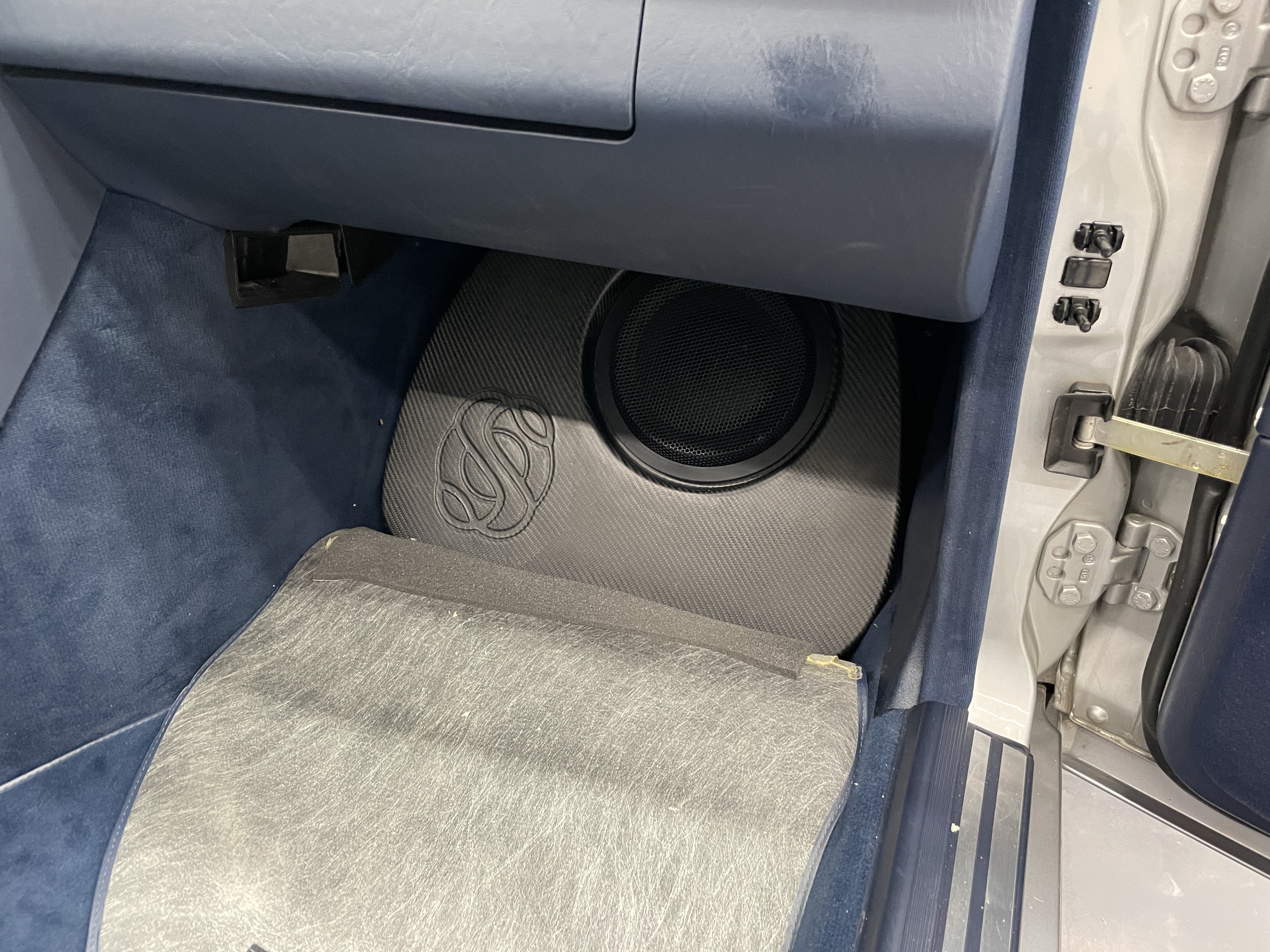 Mercedes Subwoofer - W124