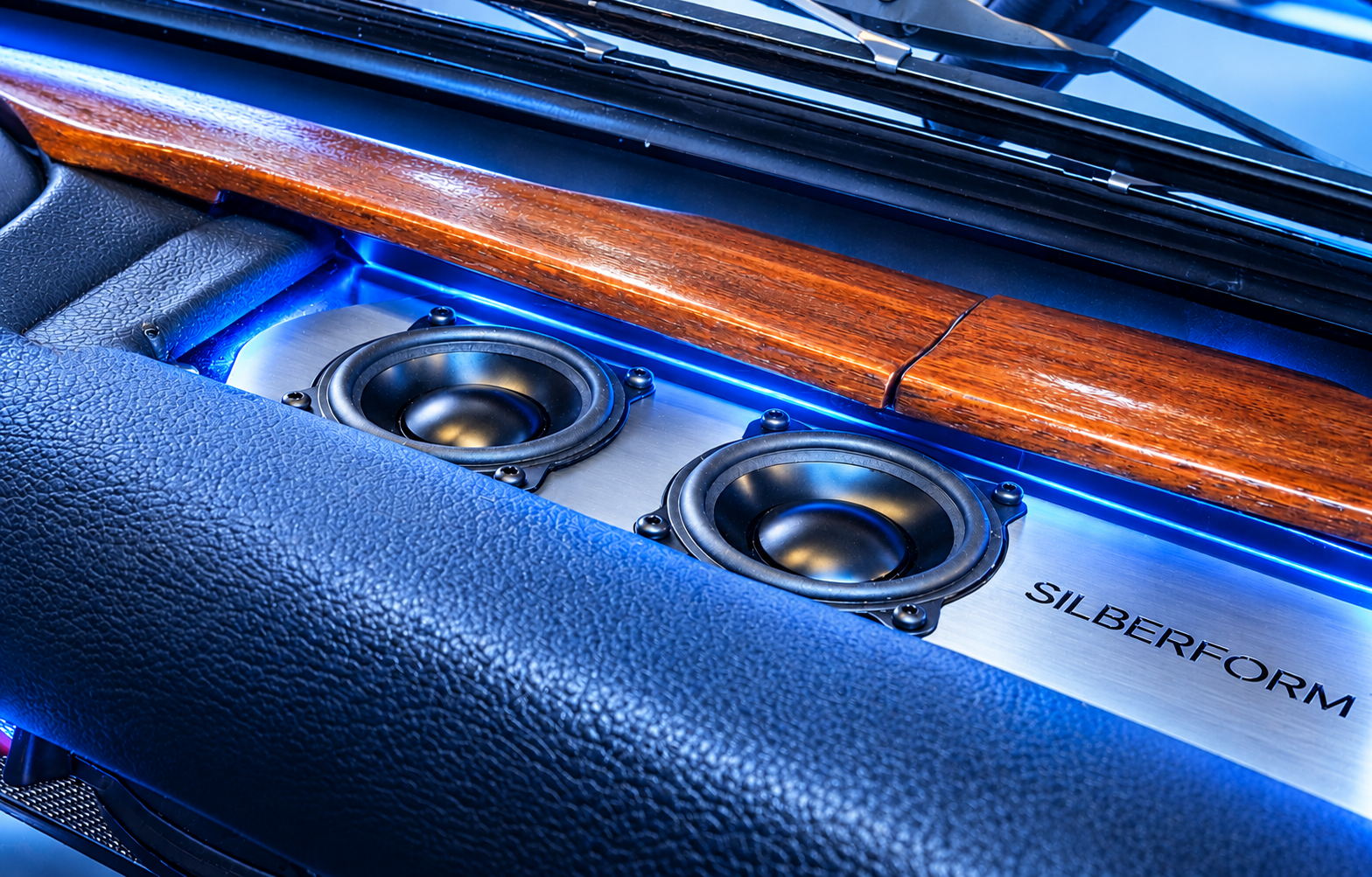 Mercedes W113 - Soundsystem